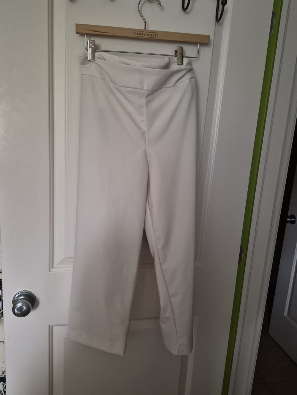 ALFRED SUNG Cream Wide-Leg Capri Pants